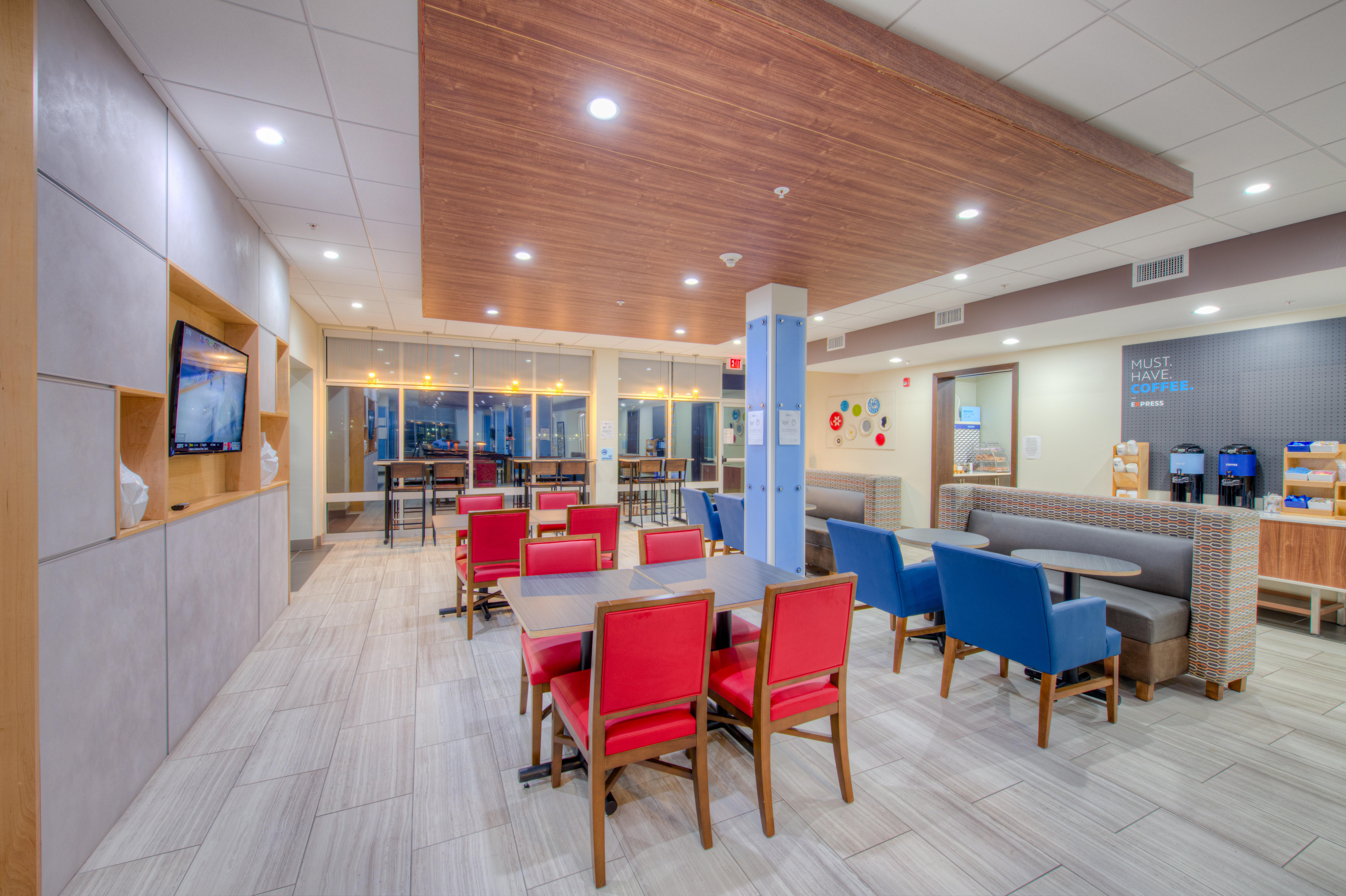 Holiday Inn Express & Suites - Remington By Ihg Exterior photo