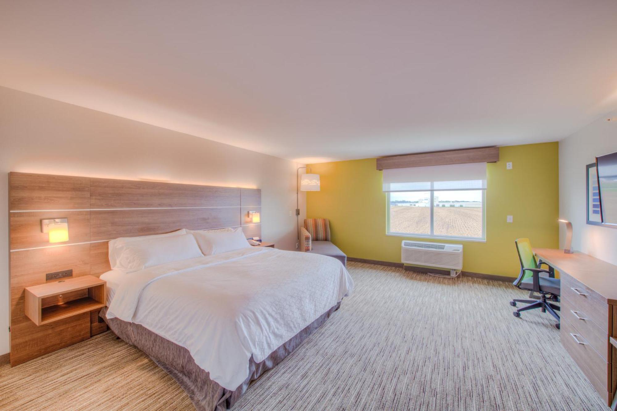 Holiday Inn Express & Suites - Remington By Ihg Exterior photo