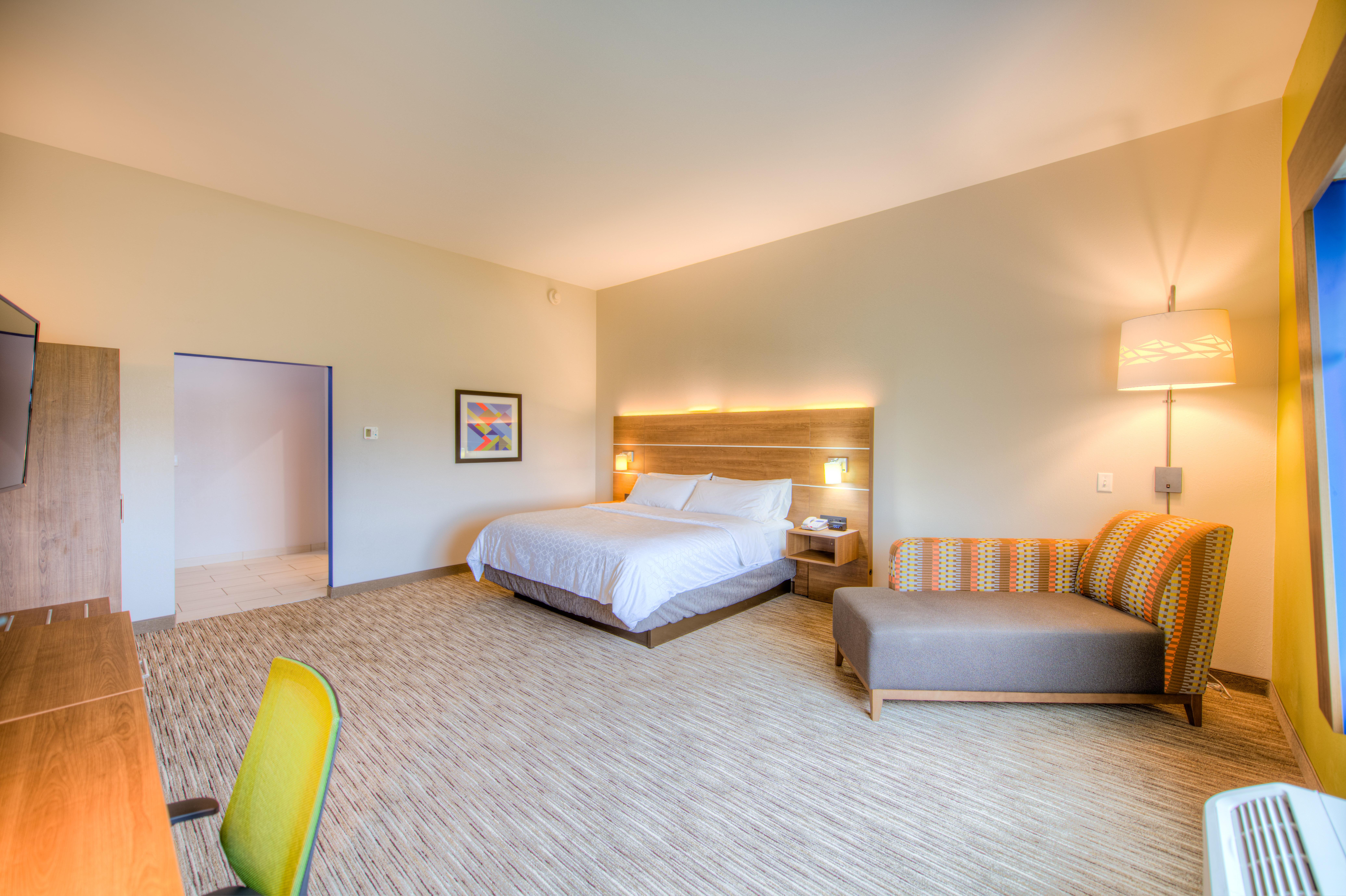 Holiday Inn Express & Suites - Remington By Ihg Exterior photo